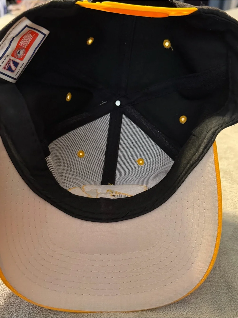 Iowa Hawkeyes Hat Cap Mens Black Yellow Snap Back 7 Logo CLEAN